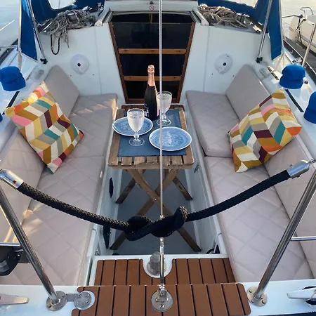 Charming Sailboat * Lisbon