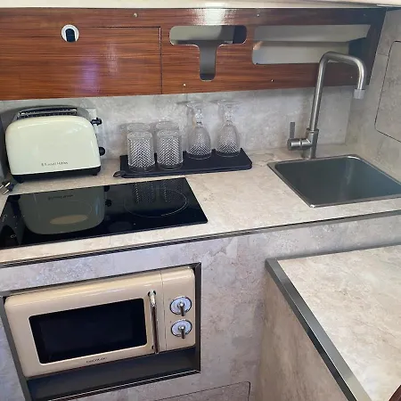 Charming Sailboat * Lisbon