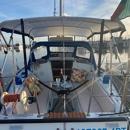 Hotel en barco Charming Sailboat
