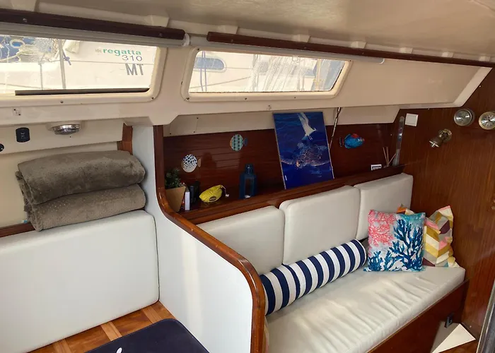 Charming Sailboat * Lisboa