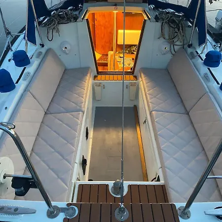 Πλωτό κατάλυμα Charming Sailboat *