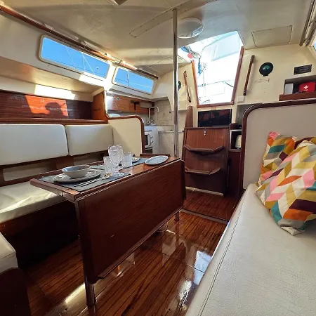 보트호텔 Charming Sailboat