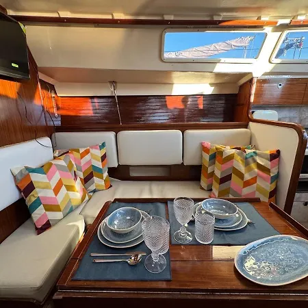 Charming Sailboat Lisboa