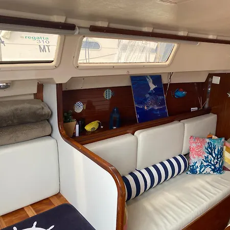 Charming Sailboat * Lisbon