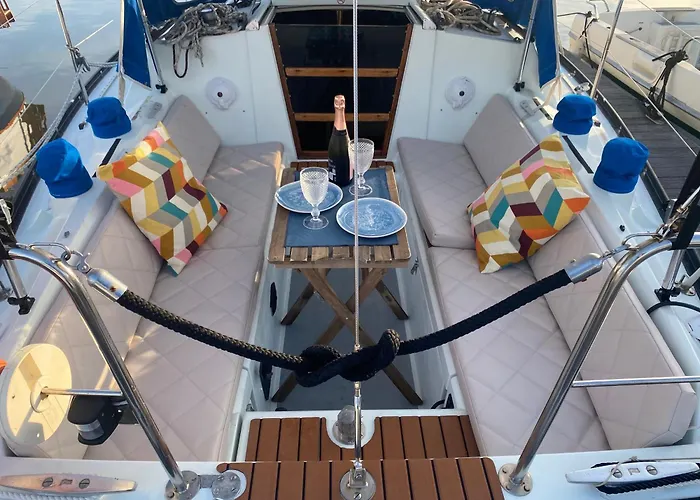 Charming Sailboat * Lisbon