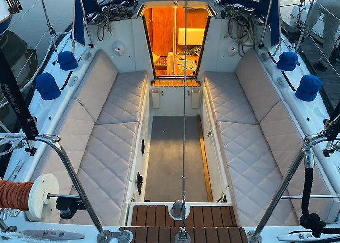 Botel Charming Sailboat *