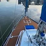 Charming Sailboat Лиссабон