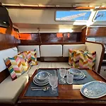 Charming Sailboat Лиссабон
