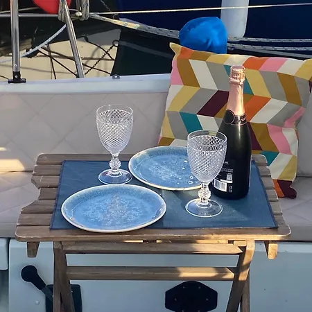 Charming Sailboat * Lissabon